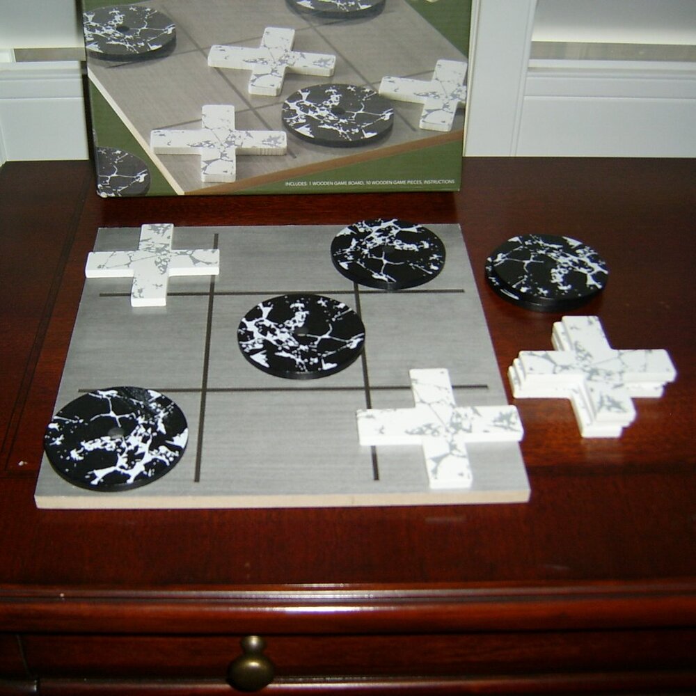 Table Top Wooden Tic Tac Toe Game in Box, 10 x 10", EUC